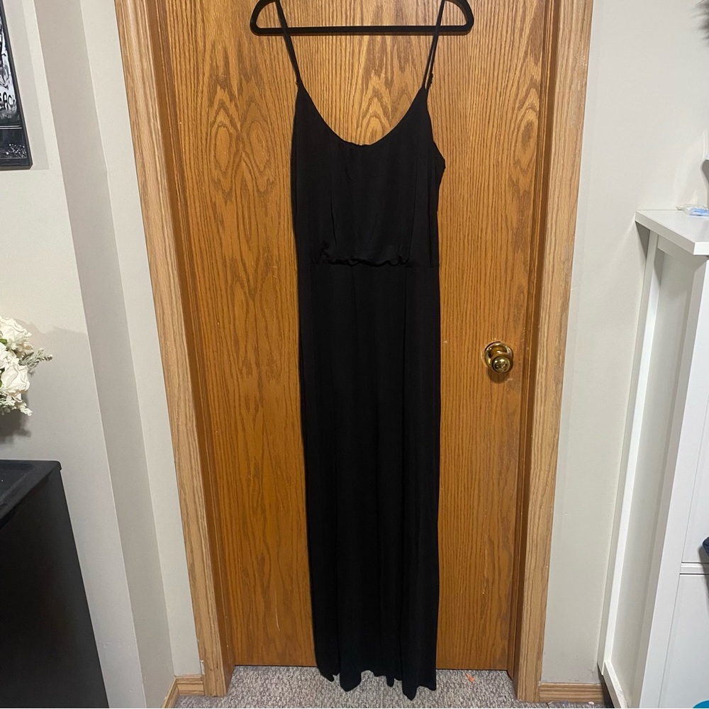 Beautiful black maxi dress wit mid high thigh slits up it on both sides